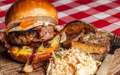 Les secrets des cuisines invisibles : Qui orchestre le ballet des livreurs de repas ?
