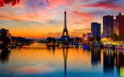 Paris : Pourquoi la Ville Lumière s&rsquo;Assombrit la Nuit